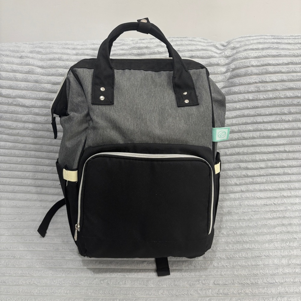 AFBP Sydney Breast Pump Backpack in a grey and black colorway
